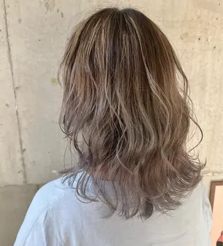 ミディアム カラー 派手髪デザインカラー ヒロカのヘアスタイル