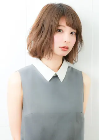 ミディアム カラー 森 海のヘアスタイル