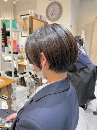 ショート カラー つぼい Floraのヘアスタイル