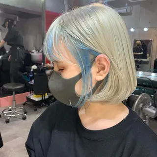 ミディアム カラー ホワイト&レイヤーカ ットエクステ長畠俊輔のヘアスタイル