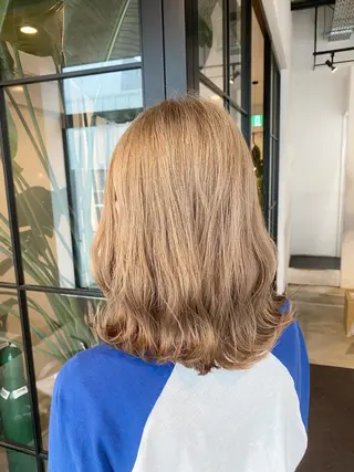 カラー ミディアム ヘアアレンジ ベージュ/ダブルカラ ー/新潟駅/青柳萌果のヘアスタイル