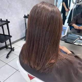 ミディアム カラー アートディレクター 尾内 友美のヘアスタイル