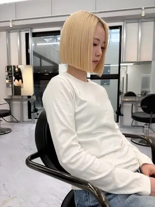 ショート カラー TATSUブリーチ/ ミルクティーベージュのヘアスタイル
