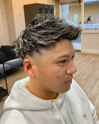 ショート カラー パーマ メンズ 田口 慎士のヘアスタイル