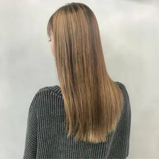 ロング カラー カット・ブリーチ TAIGAのヘアスタイル