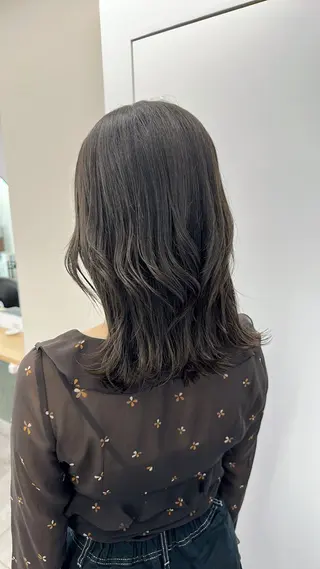 ミディアム カラー ブリーチなし/レイヤ ー特化🌈Tommyのヘアスタイル