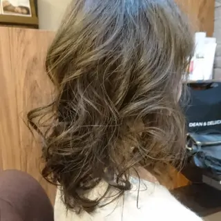ミディアム カラー 美髪 カラーリストのヘアスタイル