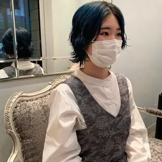 ショート カラー SAKINO． ベージュカラーのヘアスタイル