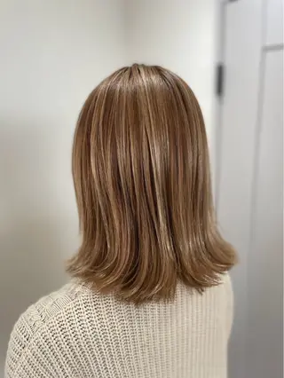 セミロング Re room. 女性スタイリストのヘアスタイル