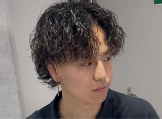 パーマ メンズ センターパート/フェ ザー🔥SHUYAのヘアスタイル