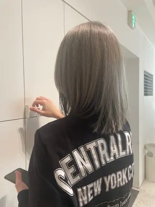 カラー Louwe 小島のヘアスタイル