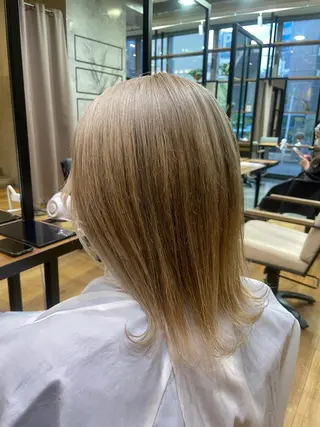 ミディアム カラー 齋藤 結愛のヘアスタイル