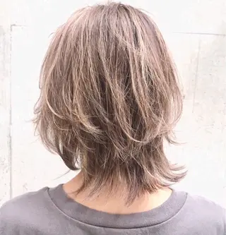 ミディアム カラー AKI アキのヘアスタイル