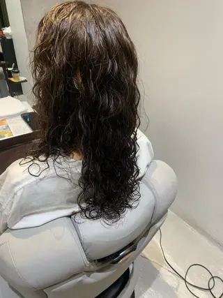 ロング パーマ 鶴田 瑠奈のヘアスタイル