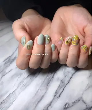 ネイル ﾈｲﾙﾙｰﾑﾘｯｶ 𝐦𝐚𝐲𝐮のネイルデザイン