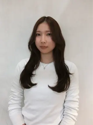 ロング iroha/ レイヤーカットモデルのヘアスタイル