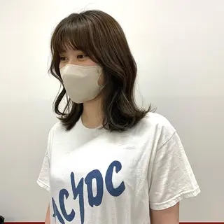 セミロング カラー SAKINO． ベージュカラーのヘアスタイル