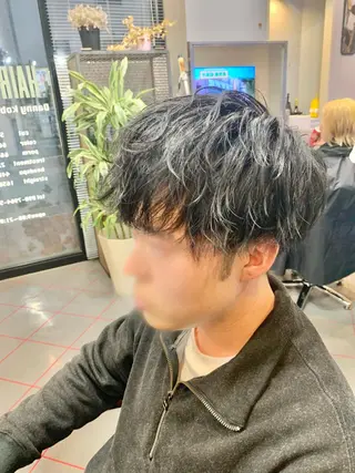 ショート メンズ 【扱いやすいパーマ】 眞鍋拓己のヘアスタイル