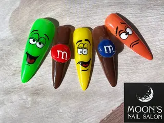 ネイル Moons nail 💅✨のネイルデザイン