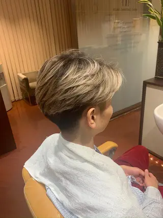 ショート カラー メンズ ✨ホワイトカラー✨ ホワイトブリーチ✨のヘアスタイル