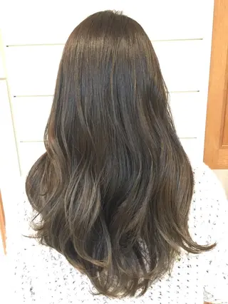 セミロング ロング カラー 鍵山 千秋のヘアスタイル