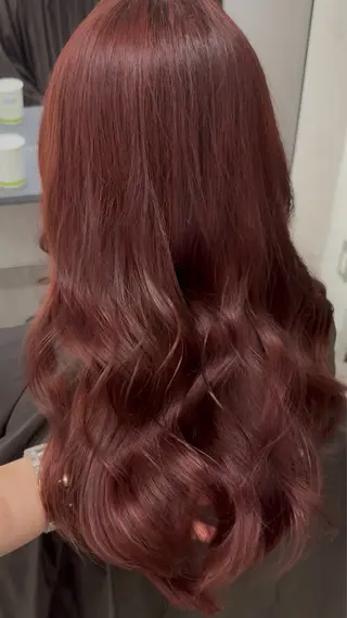 ミディアム カラー 赤みなしオリーブ ハイトーン×レイヤーのヘアスタイル