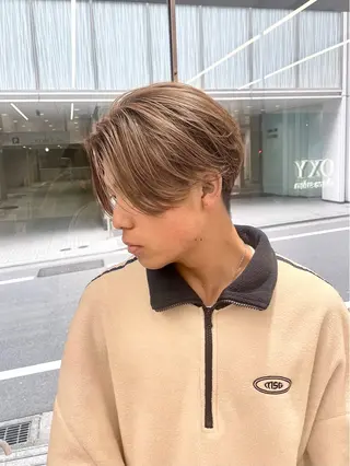 ショート カラー メンズ カット・ブリーチ TAIGAのヘアスタイル
