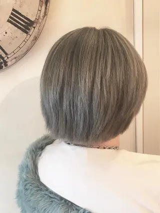 ショート カラー 岩谷/ブリーチ 🪽透明感カラーのヘアスタイル