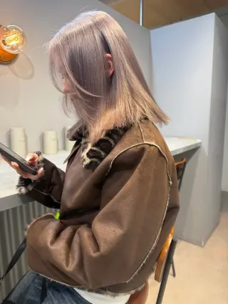 セミロング カラー ハイトーン×レイヤー カットTAKUMIのヘアスタイル