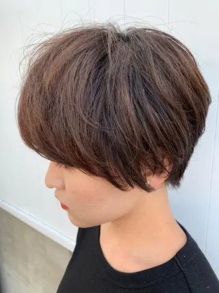 ショート 相田 優子のヘアスタイル