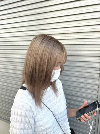 カラー momb 折戸結菜のヘアスタイル