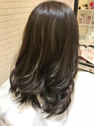 セミロング カラー 粟田 めぐみのヘアスタイル