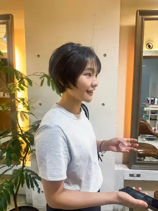 ショート タツキ／レイヤー／ パーマ／艶カラーのヘアスタイル