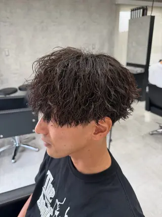 ミディアム パーマ メンズ ユウ🪄 パーマ指名No1のヘアスタイル