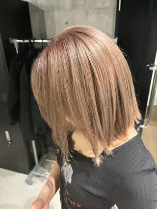 ミディアム カラー _WHITE / KENTOのヘアスタイル