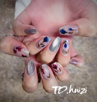 ミディアム めぐみのネイルサロン スタッフ練習のネイルデザイン