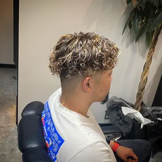 ショート カラー パーマ メンズ 前田賢生 ご新規様はNGのヘアスタイル