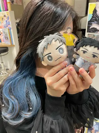 セミロング カラー インナーカラー 推し ブリーチ 髪質改善のヘアスタイル