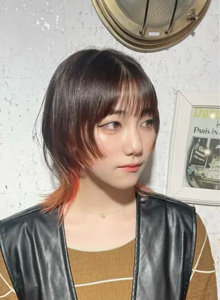 ショート カラー 🫧小顔顔周りカット レイヤー/縮毛/白倉のヘアスタイル