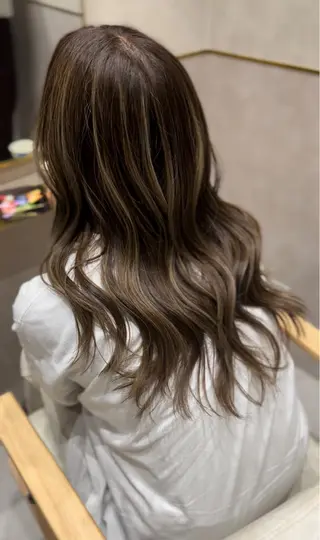 ロング カラー ハイライト 透明感カラー松本のヘアスタイル