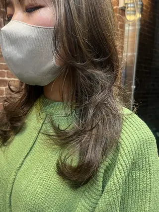 ロング カラー パーマ ヘアアレンジ メンズ キッズ ネイル マツエク・マツパ アイブロウ 久木原 ゆりのヘアスタイル