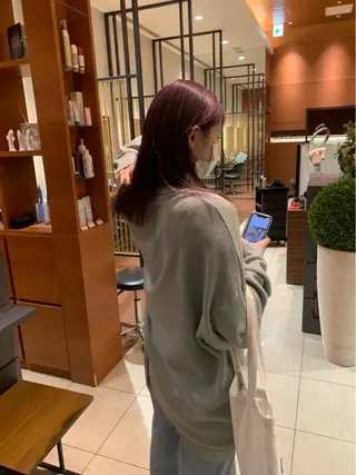 セミロング カラー 佐藤 嶺のヘアスタイル
