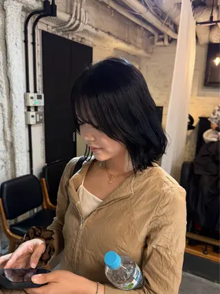 セミロング カラー 【銀座】艶髪/上品な カラー特化/涼/駅近のヘアスタイル