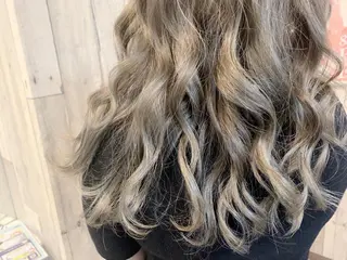 カラー 松永 麻希のヘアスタイル