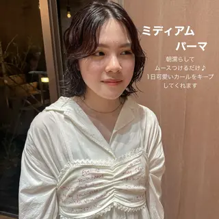 ミディアム パーマ 大橋 芽衣のヘアスタイル