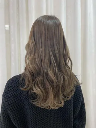 ロング カラー 對馬 光梨のヘアスタイル