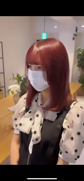 カラー ニトウ レイナのヘアスタイル
