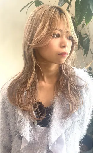 セミロング カラー 鼎一真ハイトーン/ パーマ/何でも屋さんのヘアスタイル
