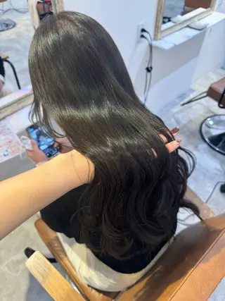 ロング 赤み無し柔らかカラー 【梅田】madokaのヘアスタイル