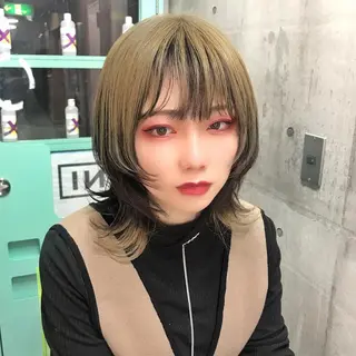 セミロング カラー ホワイト&レイヤーカ ットエクステ長畠俊輔のヘアスタイル